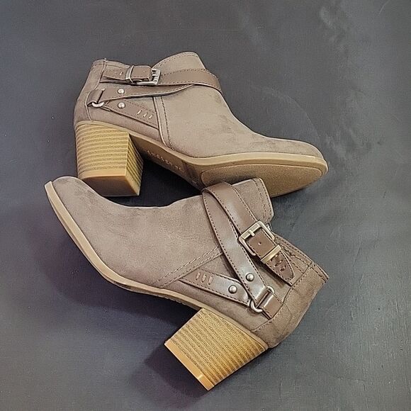 BRAND NEW INDIGO RD ROUND TOE ZIP CLOSURE ANKLE BOOTIES - Picture 9 of 13